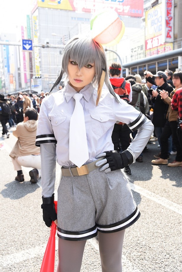 「けものフレンズ」のハシビロコウに扮するYuzuruさん