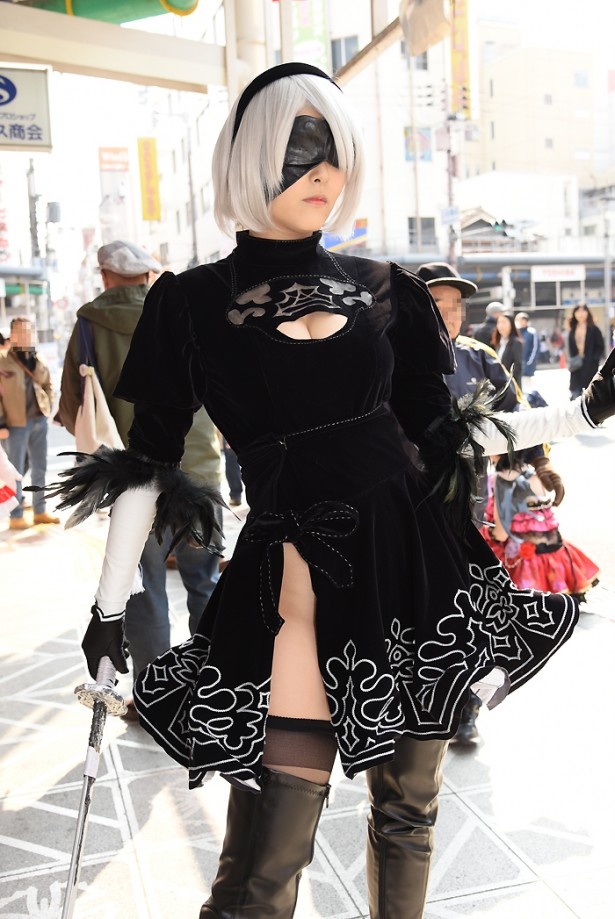 「ニーア オートマタ」の2Bに扮する かさねさん