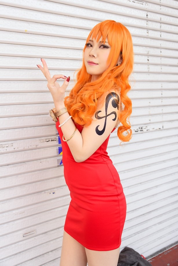 「ONE PIECE」のナミに扮するSYUさん