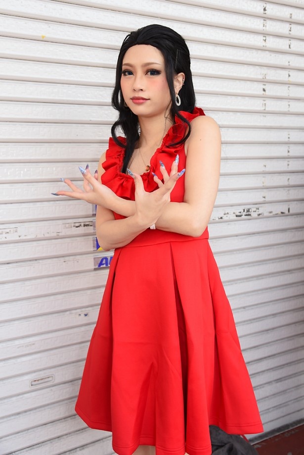 「ONE PIECE」のニコ・ロビンに扮する なあなさん
