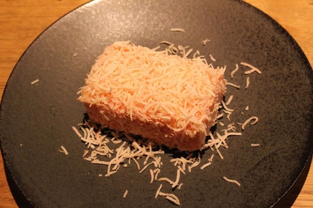 「ラミントン」(580円)はフワフワ食感と優しい甘さが特徴。オーストラリアの独立記念日に食べるスイーツとしても知られている