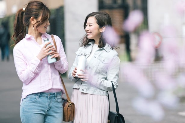 パーティープランナーの村上あゆ美氏が教える“桜カラーのリンクコーデ”など、お花見が楽しくなる情報が満載