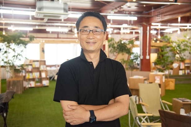 スノーピークビジネスソリューションズ 代表取締役の村瀬 亮氏。社員がいきいき働ける組織作りに力を入れ、これまで経営者として数々の賞を受賞している