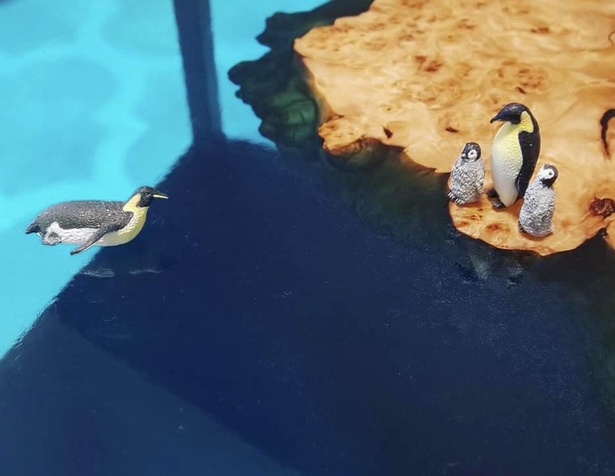 ペンギンのフィギュアを置けば、まるで海のよう