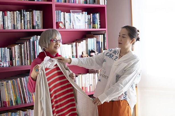 魔女の宅急便 の著者 角野栄子さんがシニアのファッション リーダーになる理由 ウォーカープラス