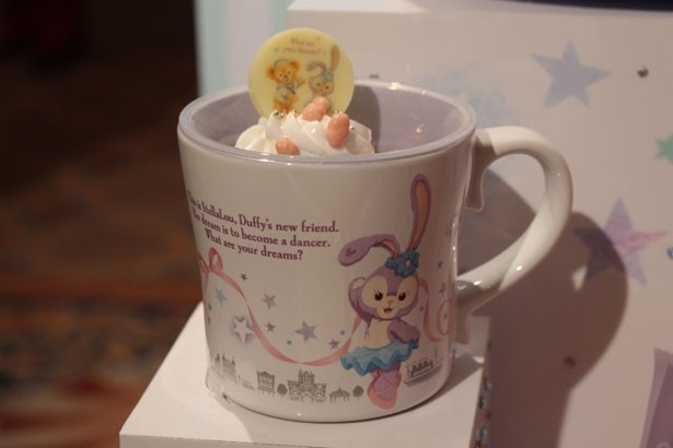 「ストロベリームース、スーベニアカップ付き」(920円)