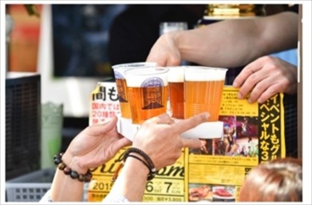 クラフトビールはもちろん、数々のアルコールが揃う！