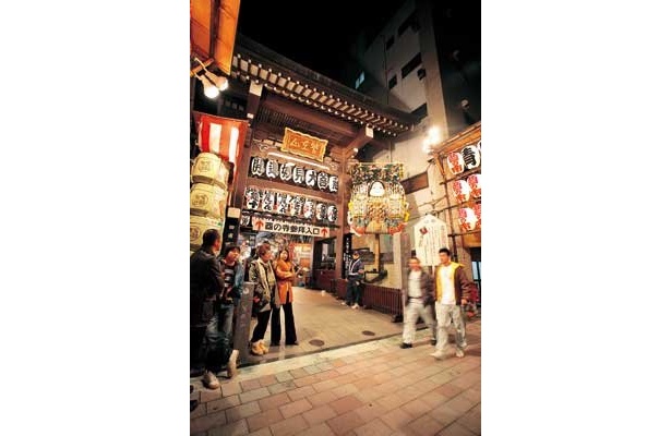 鷲神社と長國寺が並び、神様と仏様両方のご利益がもらえるのも浅草酉の市の魅力