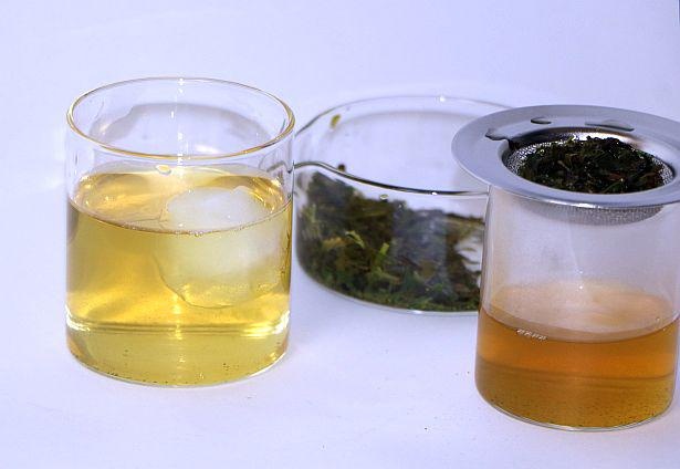 自分だけのお茶作りを体験し、氷を入れて飲んでみた