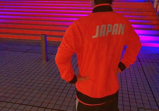 東京オリンピック日本代表選手団の表彰台ジャケットが話題！Tシャツは 