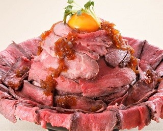 “肉好き”にはたまらない！1ポンドのメガローストビーフ丼