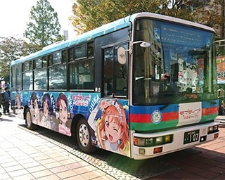 「ラブライブ！サンシャイン!!」のラッピングバスが東京ビッグサイトに登場