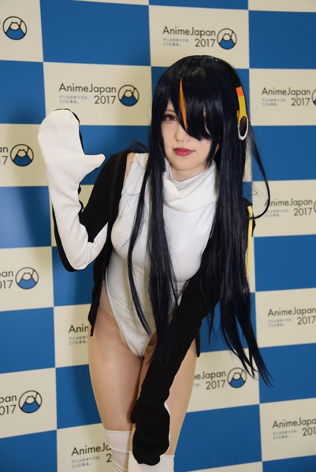 「けものフレンズ」のコウテイペンギンに扮する赤木クロさん