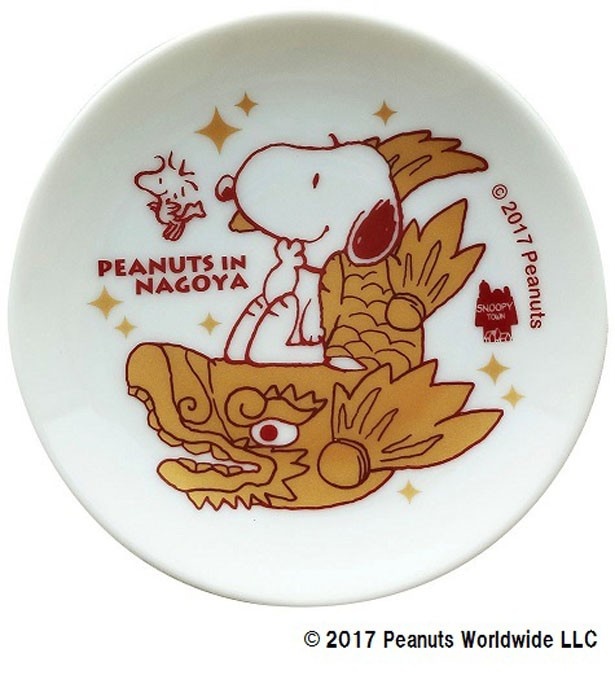 小皿(直径10cm、税抜980円、限定150個)はしゃちほこに乗ったスヌーピーがかわいい