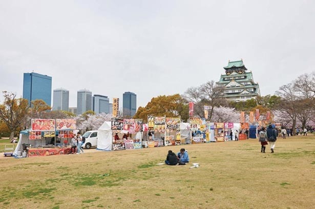 西の丸庭園では3月30日～4月9日に屋台も登場/大阪城公園