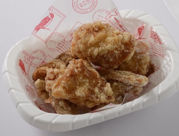甲子園球場内の売店「アサヒスーパードライ甲子園」での販売となる「ビアホールの唐揚げ」(500円)