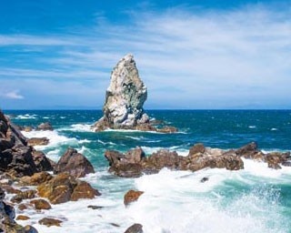 ハモ料理に寺社仏閣も！神秘的な奇岩に出会える淡路島の絶景スポット沼島