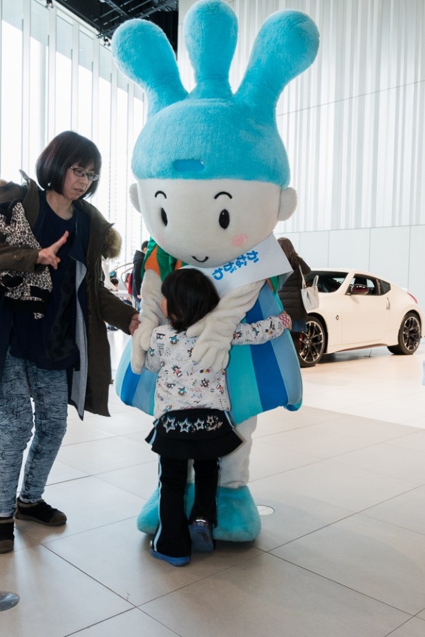 水質環境保全・再生イメージキャラクターの「かながわ　しずくちゃん」。Facebookをみてね！　とのメッセージ