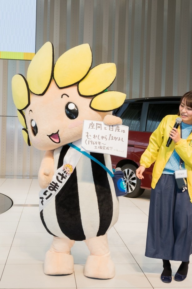今回、一番アクティブだった座間市の「ざまりん」。ヤクルトのつば九郎方式で自己アピール。座ったり、ホズミンに甘えたりと様々な動きで会場を沸かせた