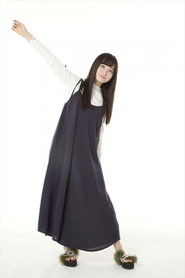 【写真を見る】「負けず嫌いなところがチカとよく似ています」と橋本環奈