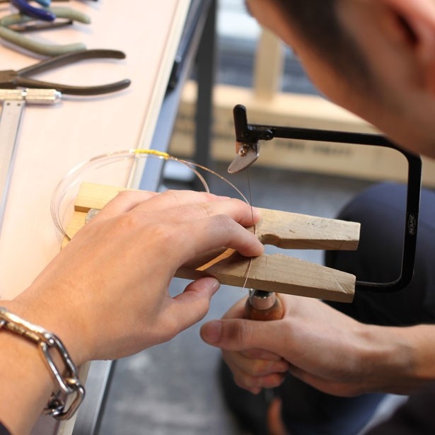 職人がその場でオリジナルリングを作製！