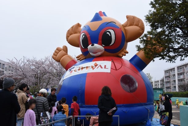 多摩川住宅二棟中央公園にはキッズに人気の“ふわふわドーム”が登場