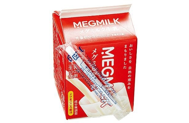 工場でできたての｢メグミルク牛乳｣(200ml)の試飲ができる