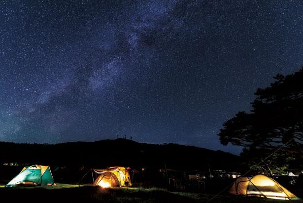 キャンプの夜は、満天の星空を心行くまで満喫しよう