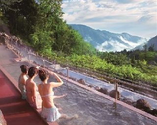 「ユネッサン」水着エリアに“超絶景”露天風呂登場！