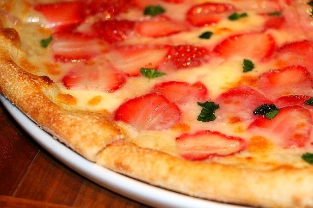 酸味が強めのイチゴが使用されており、チーズの味わいにマッチしている
