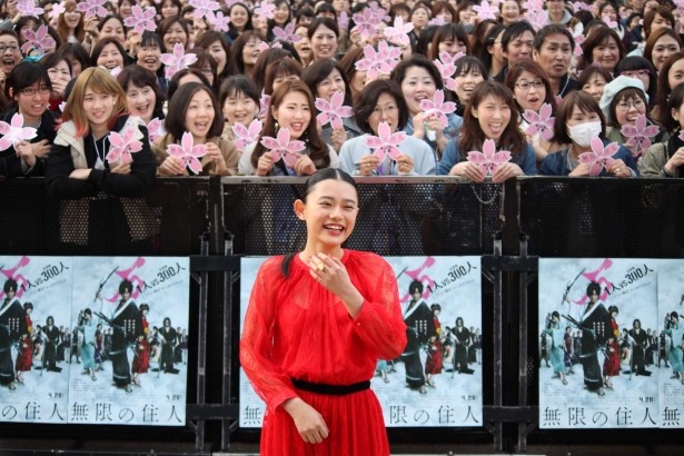 フォトセッションでは木村拓哉も壇上に上がり撮影