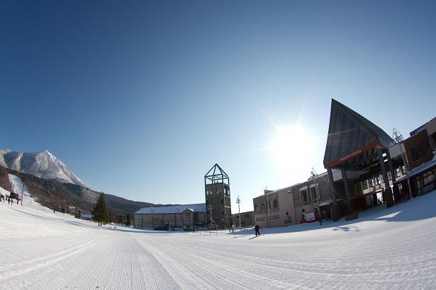 「磐梯山温泉ホテル」前に登場するスキー場「アルツ磐梯」。気持ちの良い滑りを楽しめるよう、ゲレンデの圧雪に力を入れているそう