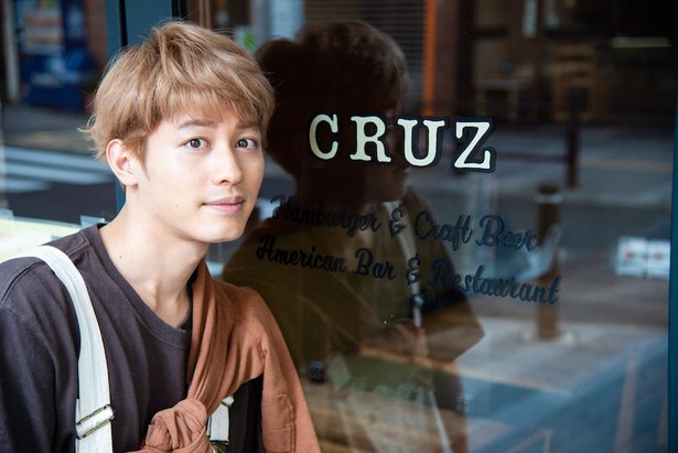 東京・四谷にある人気店「CRUZ BURGERS ＆ CRAFT BEERS」を小林亮太がナビゲート