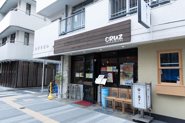 「CRUZ BURGERS ＆ CRAFT BEERS」外観