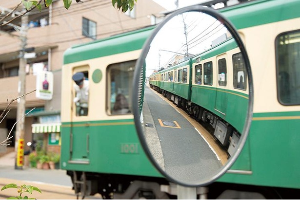 平日に江ノ電のレトロな車体に揺られて移動するのも、鎌倉ワーケーションの醍醐味！
