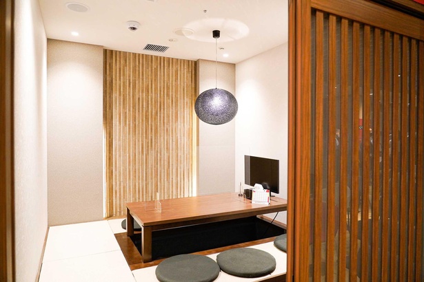 和室をイメージしやすいように設計された、個室の相談スペース