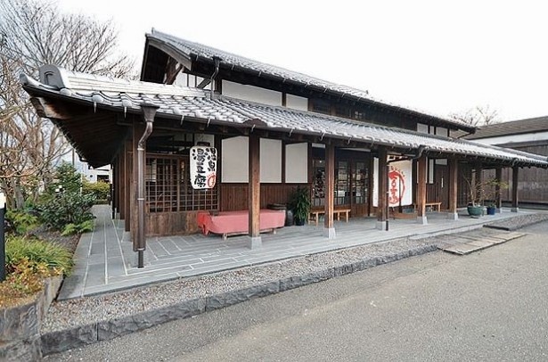 落ち着いた空間でゆったりと楽しめる食事処