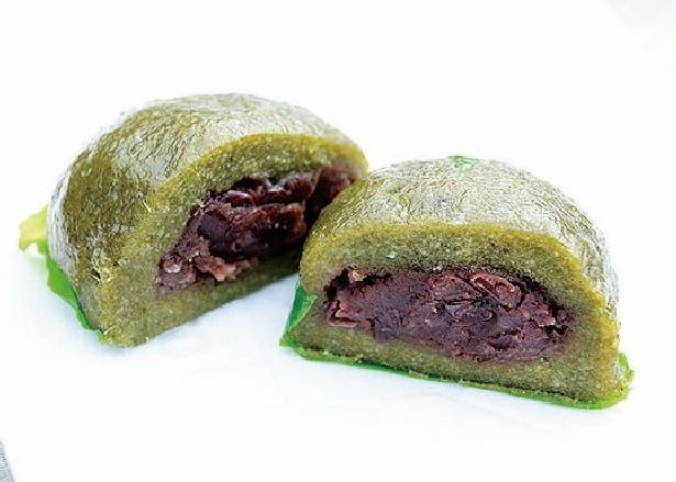 【写真を見る】「食菜市場 きはら」の「よもぎだんご」(85円)
