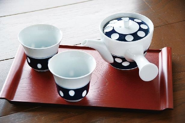 「急須」(3240円)、「湯のみ」(各1296円)