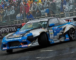 雨のD1GP開幕戦は藤野が嬉しい初勝利!