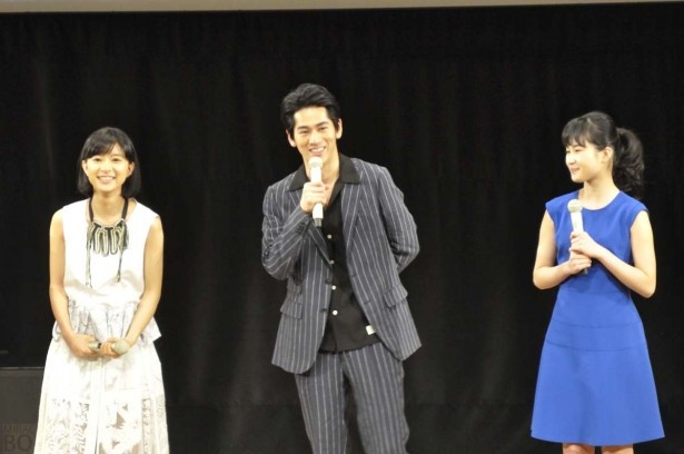 クランクアップ以来久しぶりに板東家の親子3人がそろった。左から芳根京子、永山絢斗、井頭愛海