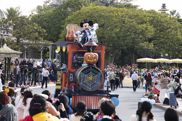 ミッキーも登場 東京ディズニーランド 朝限定 ハロウィーンパレードがスタート ウォーカープラス