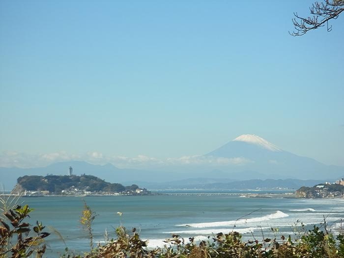 運がいい時には、江の島と富士山のコラボレーションが見られる