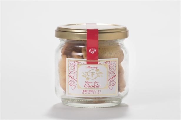 北海道産のバターを使用し朝積みした新鮮なバラを練り込んだ「Rose Aya クッキー」(税抜1500円)