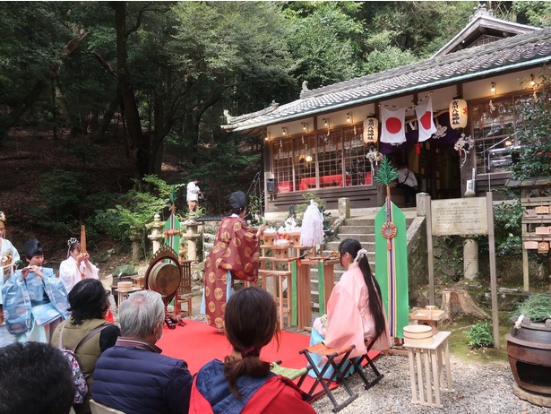 吉川八幡神社では、毎年10月に秋の収穫感謝を報告する秋大祭が行われる