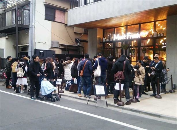 【写真を見る】お試し営業期間、オープンを楽しみにしているファンが大集合！！