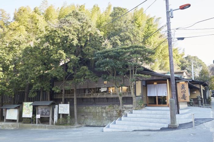 店名を名付けた建長寺の禅僧、吉田正道老大師の書を展示するなど、建長寺との繋がりも深い