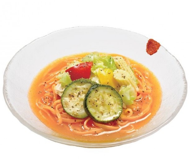 【写真を見る】写真映えもする「ベジ涼風麺」(572円)