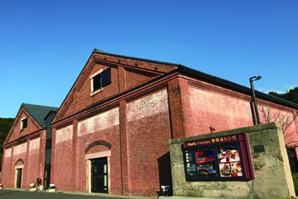 外国人技師の設計により建てられたレンガ倉庫。北棟、南棟、煉瓦塀は国の登録有形文化財に指定されている / 敦賀赤レンガ倉庫
