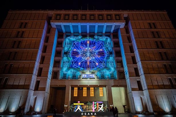 八角形の明かりの中心には「大阪・光の饗宴」のロゴが浮かび上がる。水都大阪の水と人の温かさ、さらに未来を感じられる輝きだ